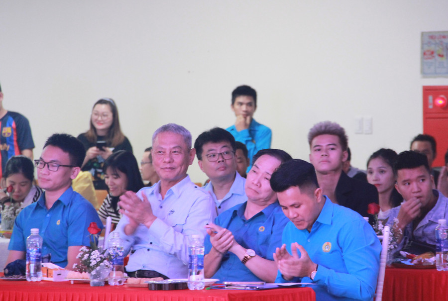 Các đại biểu tham dự chương trình.