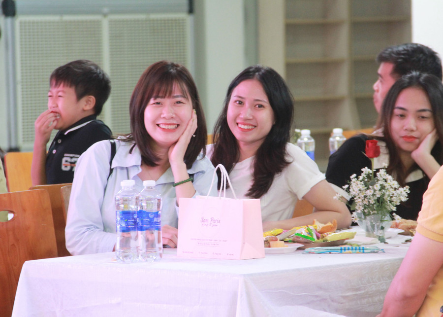 Đêm giao lưu đã mang lại niềm vui cho nhiều nữ đoàn viên, nhân viên công ty FHS.