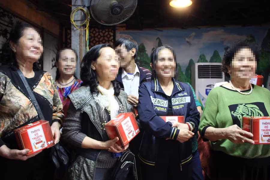 Người cao tuổi mua những loại sản phẩm thực phẩm chức năng với mức giá 'cắt cổ'.