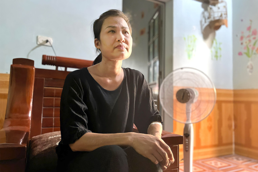 Chị Nguyễn Thanh Hương kể về quá trình tham gia chơi hụi do vợ chồng bà Hoàng Thị L. điều hành. Chị Nguyễn Thanh Hương kể về quá trình tham gia chơi hụi do vợ chồng bà Hoàng Thị L. điều hành.