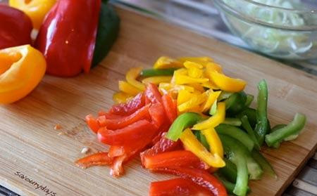 Thịt bò xào ớt chuông thơm ngon, hấp dẫn bữa cơm tối đầu tuần - Ảnh 2 Thịt bò xào ớt chuông thơm ngon, hấp dẫn bữa cơm tối đầu tuần - Ảnh 2