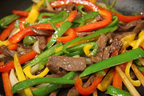 Thịt bò xào ớt chuông thơm ngon, hấp dẫn bữa cơm tối đầu tuần - Ảnh 3 Thịt bò xào ớt chuông thơm ngon, hấp dẫn bữa cơm tối đầu tuần - Ảnh 3