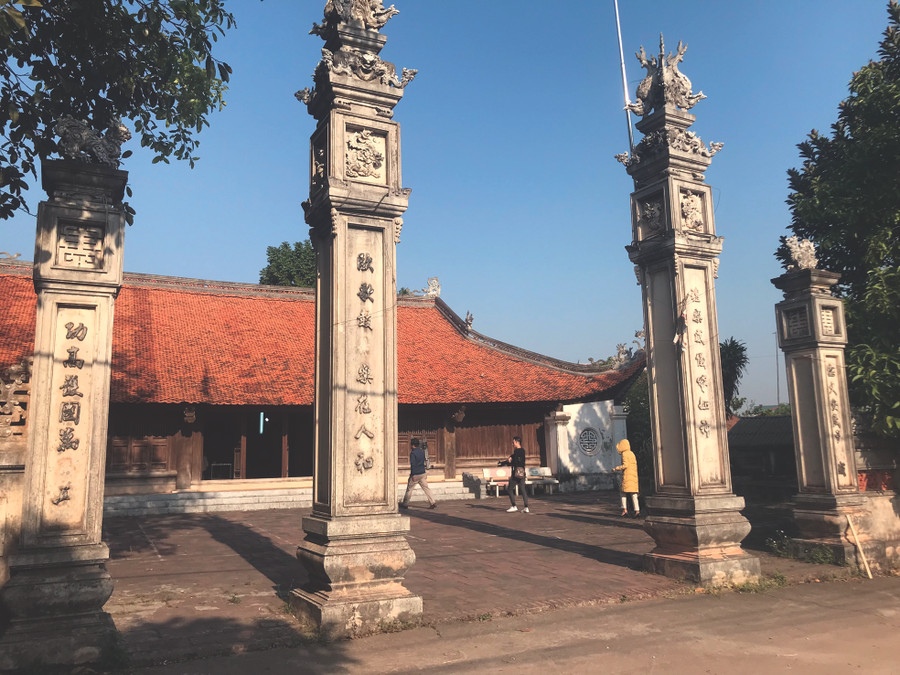 Trải qua hàng trăm năm, Đình Cao Thượng như đang thi gan cùng tuế nguyệt.