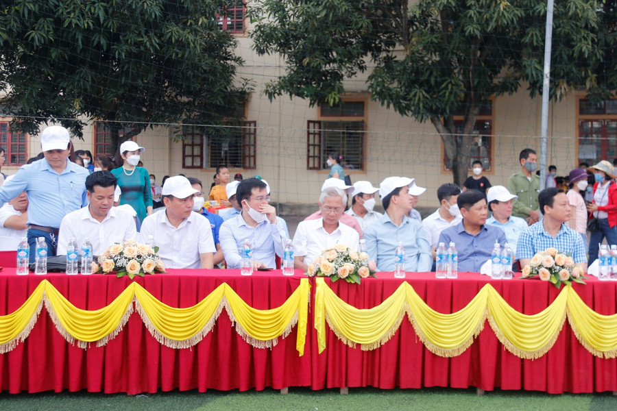 Lễ khai mạc có sự tham dự của nhiều lãnh đạo các sở ngành; các đơn vị tài trợ cùng đại diện các đội tham dự giải đấu...