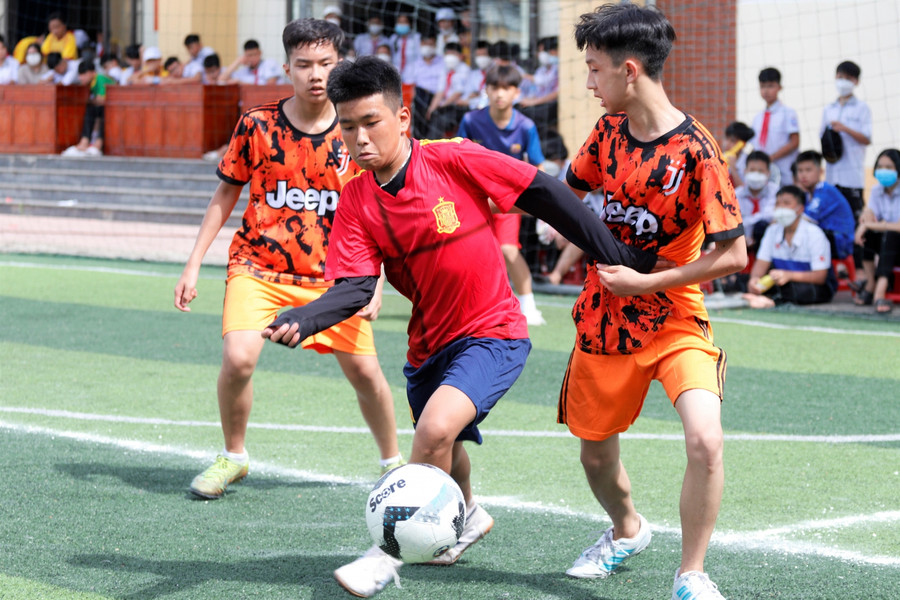 Các pha tranh chấp quyết liệt.