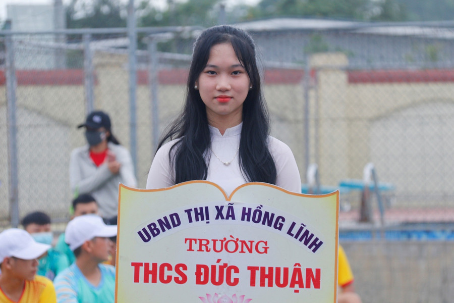 Mỉm cười ngây thơ của tuổi học trò.
