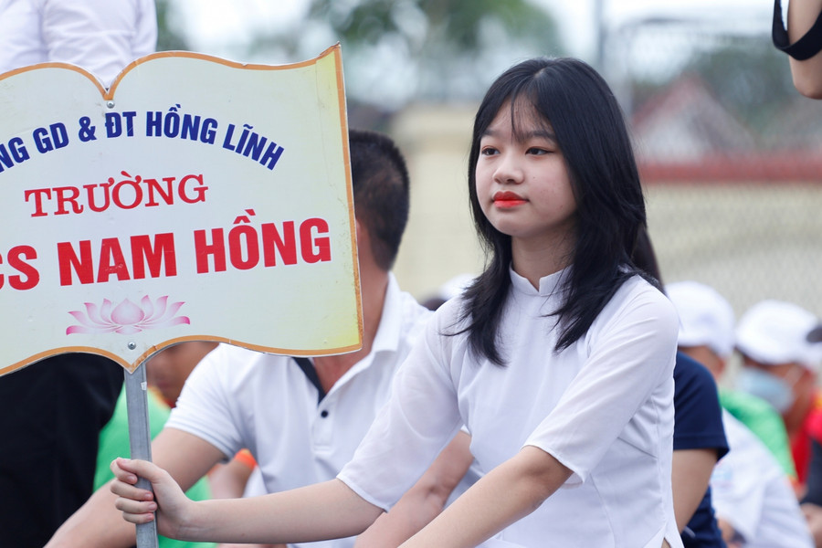 Vẻ đẹp trong sáng, tươi tắn của các nữ sinh thu hút mọi ánh nhìn.