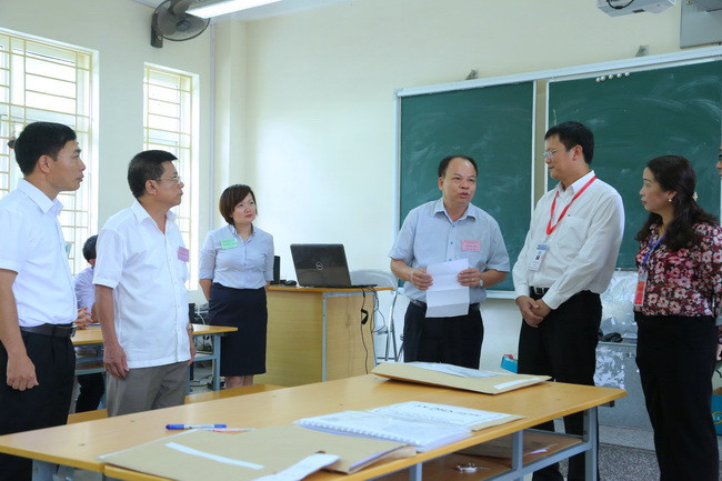 Thứ trưởng Lê Hải An kiểm tra các công việc tại Ban thư ký. Ảnh Việt Hà Thứ trưởng Lê Hải An kiểm tra các công việc tại Ban thư ký. Ảnh Việt Hà