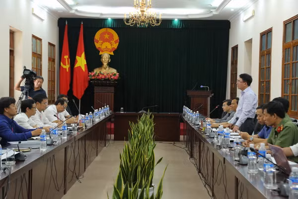 Thứ trưởng Lê Hải An và đoàn công tác của Ban chỉ đạo thi THPT quốc gia năm 2019 làm việc với Ban chỉ đạo thi của thành phố Hải Phòng.