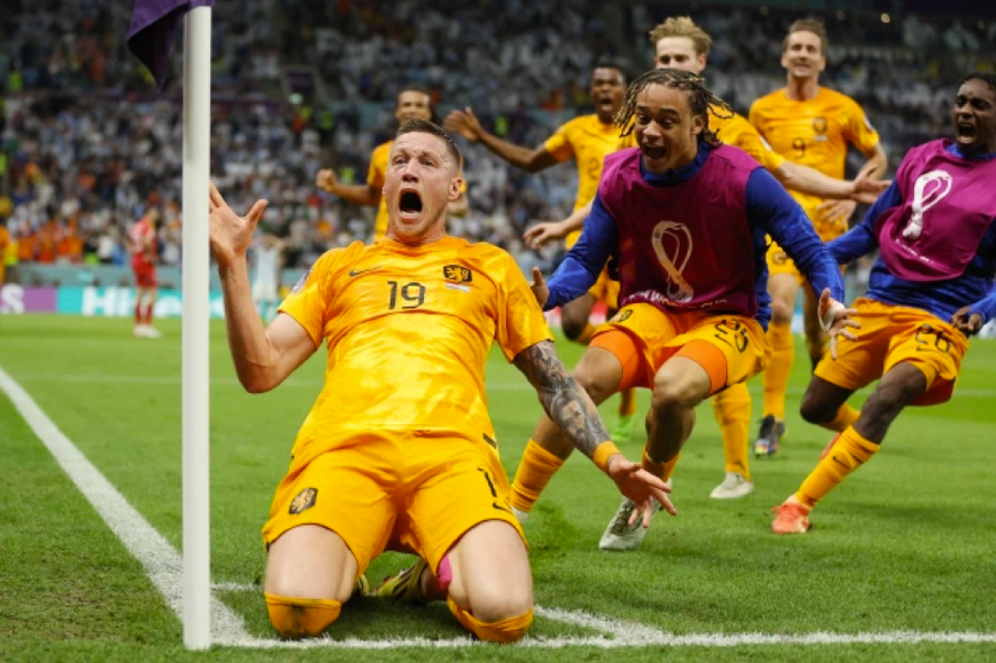 Wout Weghorst lập cú đúp đưa Hà Lan và Argentina vào hiệp phụ. Wout Weghorst lập cú đúp đưa Hà Lan và Argentina vào hiệp phụ.