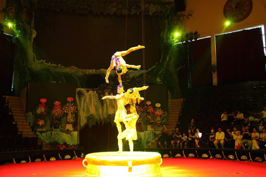 Nhiều tiết mục biểu diễn tốt nghiệp của học sinh được đánh giá tốt. Nhiều tiết mục biểu diễn tốt nghiệp của học sinh được đánh giá tốt.