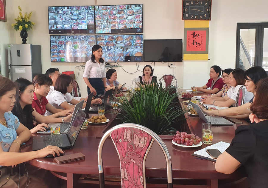 Giáo viên 2 trường trao đổi kinh nghiệm về dạy học liên thông. Giáo viên 2 trường trao đổi kinh nghiệm về dạy học liên thông.