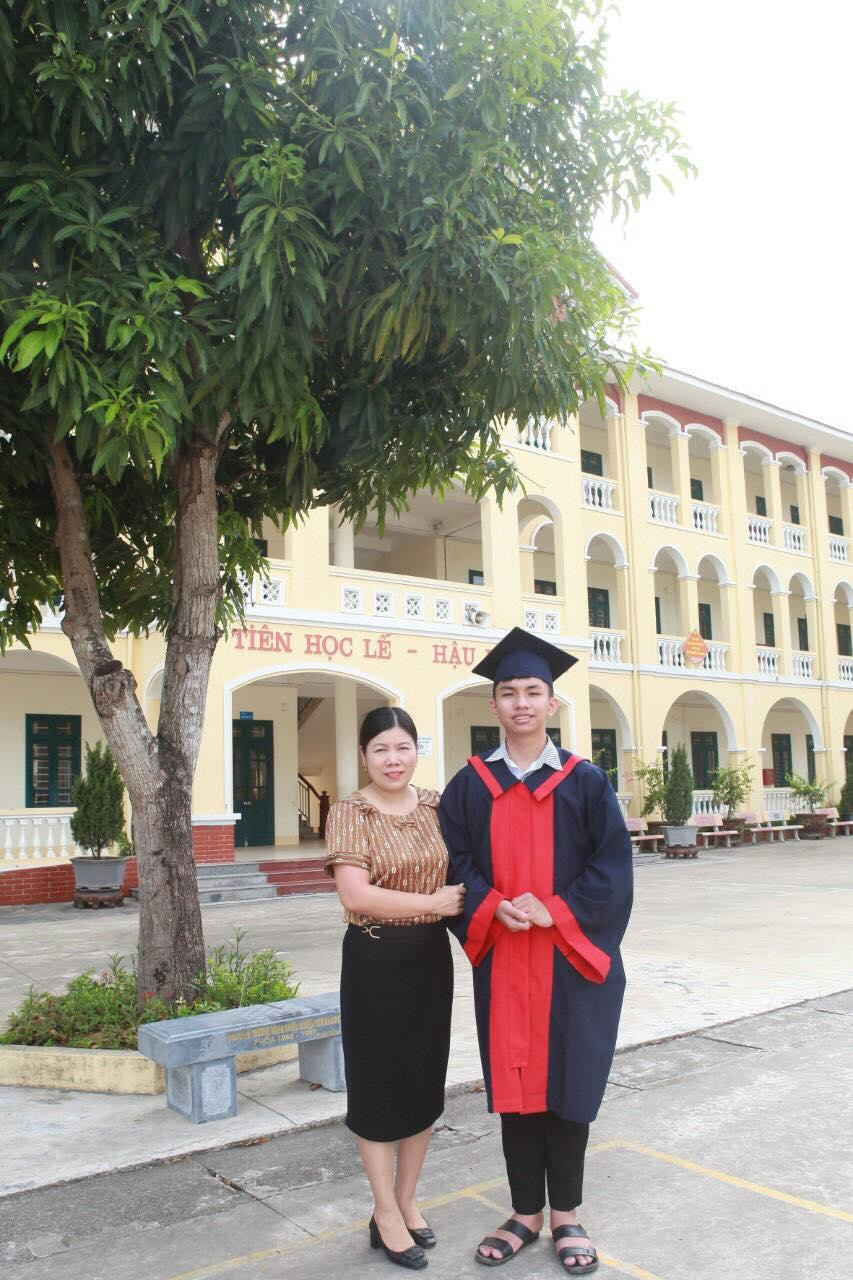 Cô Nguyễn Thị Hiền đã bồi dưỡng thành công nhiều học sinh giỏi môn Toán. Cô Nguyễn Thị Hiền đã bồi dưỡng thành công nhiều học sinh giỏi môn Toán.