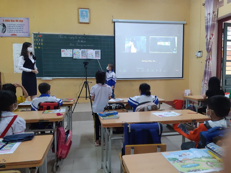 Giáo dục đạo đức, lối sống cần tiến hành song song với giáo dục kiến thức.