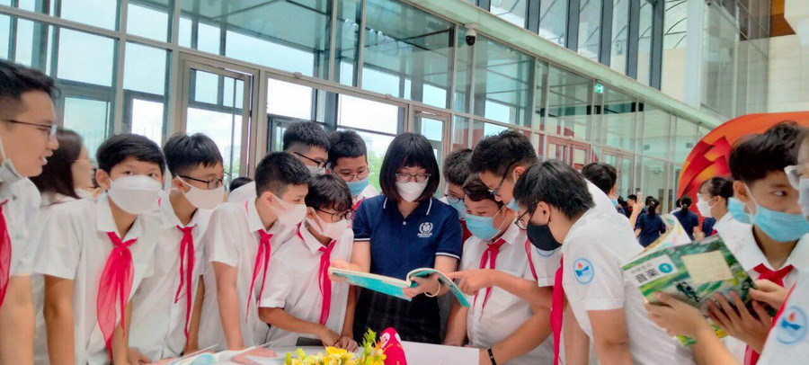 Sách giáo khoa mới đã đáp ứng yêu cầu dạy học, đổi mới giáo dục. Sách giáo khoa mới đã đáp ứng yêu cầu dạy học, đổi mới giáo dục.