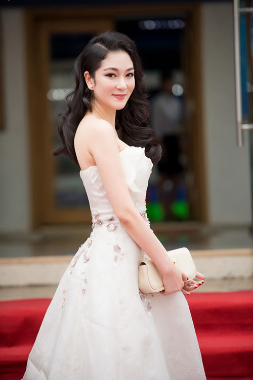 Nguyễn Thị Huyền đẹp mặn mà, quý phái đi sự kiện ảnh 10 nguyen thi huyen dep man ma, quy phai di su kien - 10