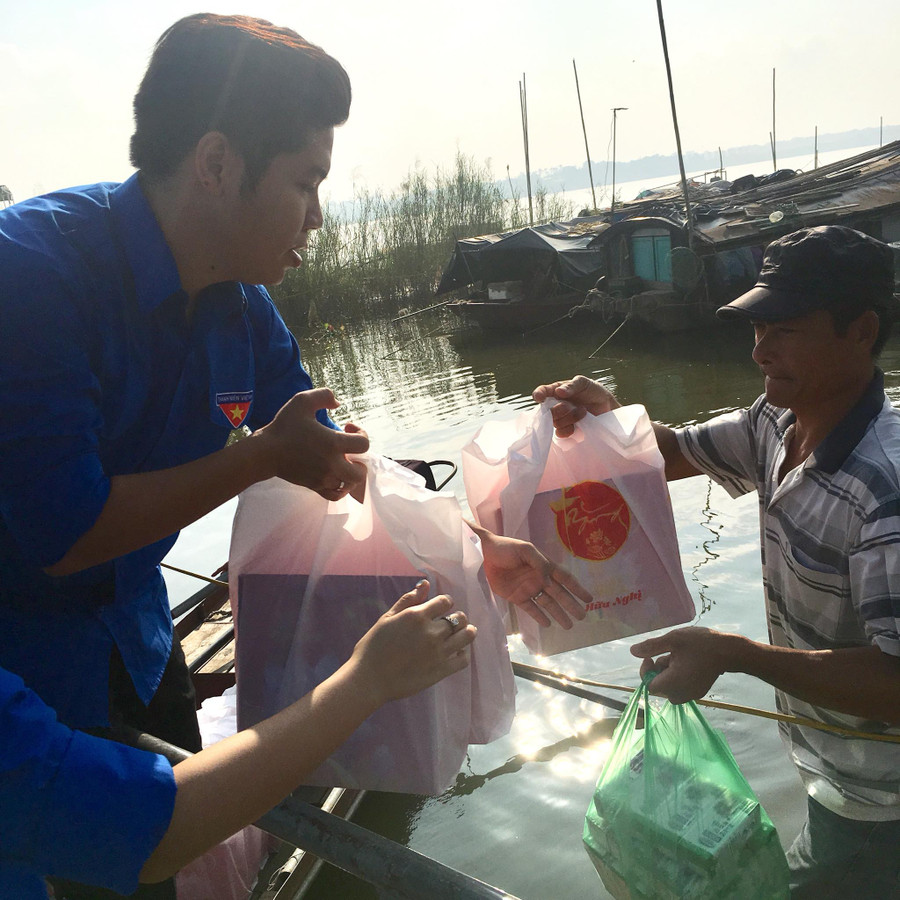 Chia sẻ tình yêu thương Chia sẻ tình yêu thương