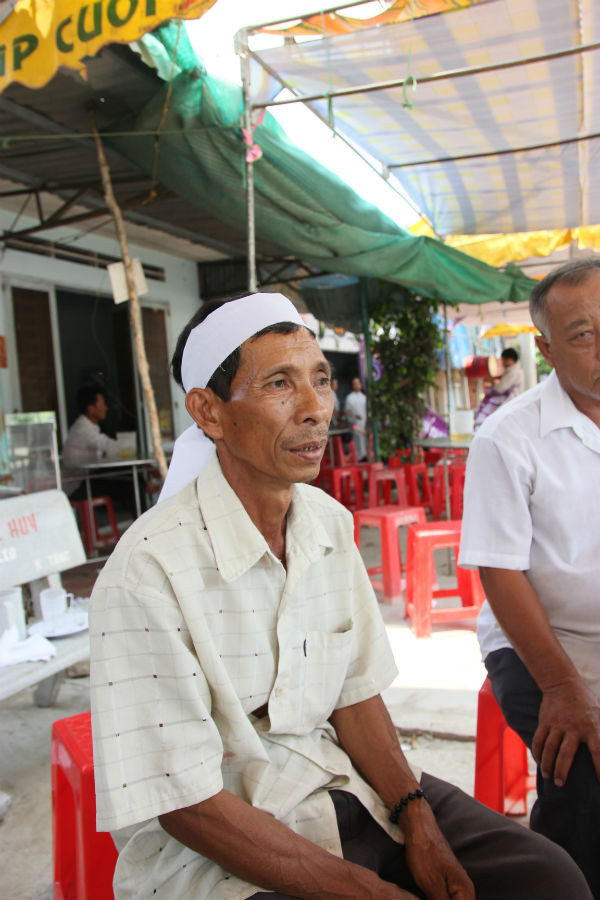 Người cha đau lòng cho biết con trai ông đã bị tâm thần 10 năm nay