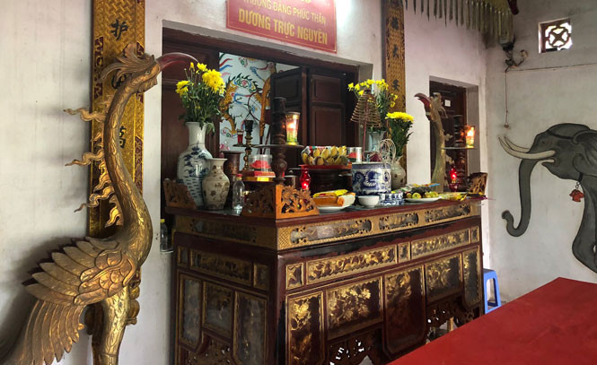 Cung thờ Thượng đẳng Phúc thần Dương Trực Nguyên trong đình làng Hòe Thị. Cung thờ Thượng đẳng Phúc thần Dương Trực Nguyên trong đình làng Hòe Thị.