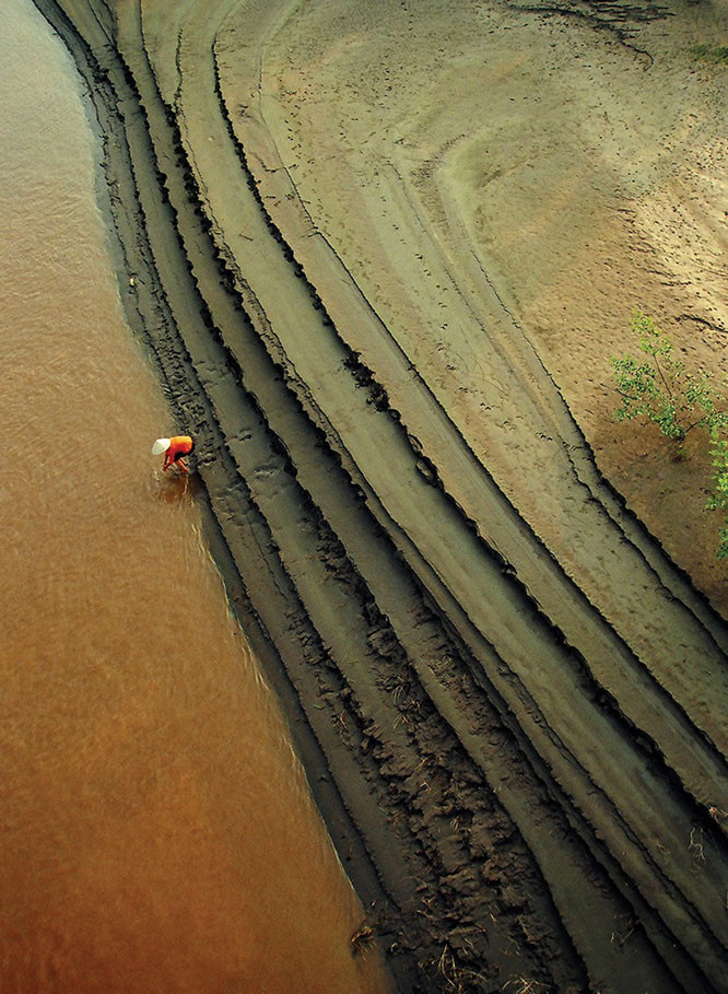 Tác phẩm &apos;Bến lở&apos; của NSNA Bùi Đăng Thanh.