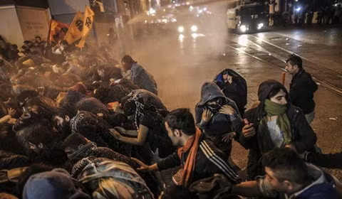 Một cảnh bạo loạn trên đường phố Thổ Nhĩ Kỳ