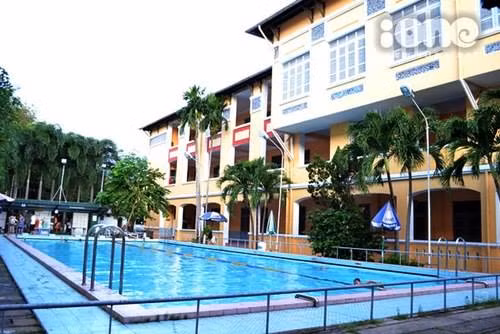 Trước đây, vào lễ bế giảng teen Minh Khai thường kéo nhau nhảy xuống hồ để ghi dấu ấn tuổi học trò, chia tay mái trường nhưng từ năm 2012