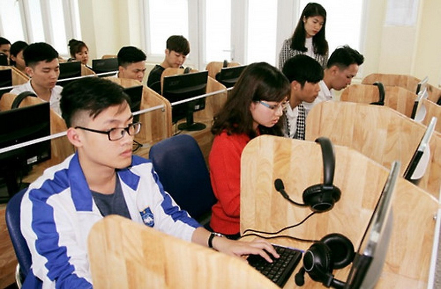 Sinh viên ĐH Thái Nguyên trong giờ học ngoại ngữ. Sinh viên ĐH Thái Nguyên trong giờ học ngoại ngữ.