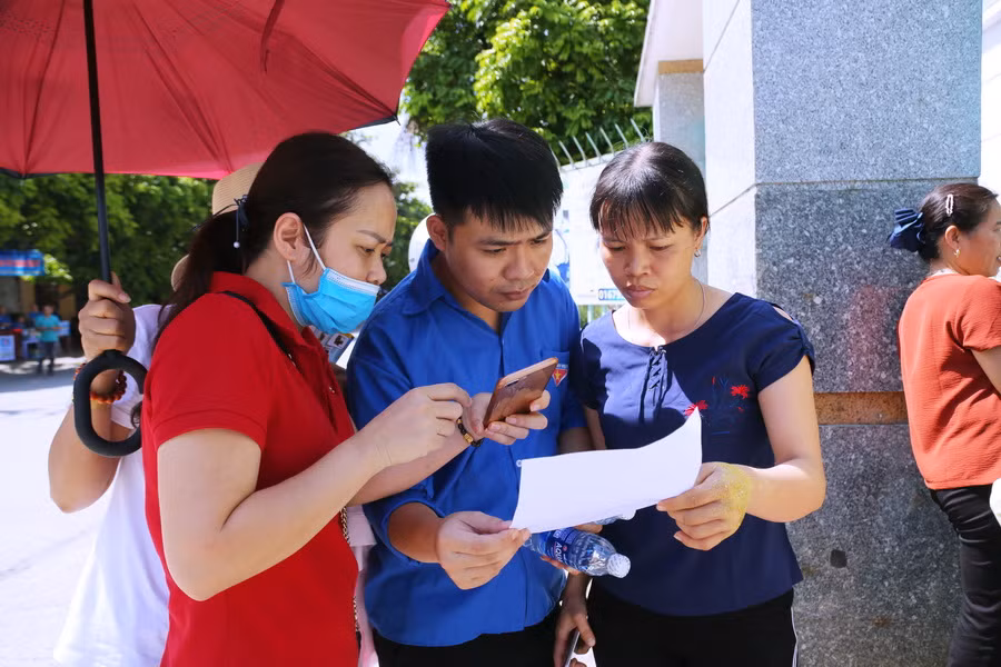 Một học sinh lớp lớn xem đề thi Toán năm nay ở mức độ như thế nào