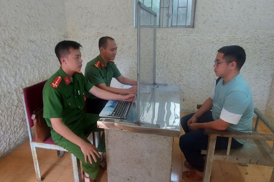 Nguyễn Xuân Tùng tại cơ quan công an. (Ảnh: CAHT) Nguyễn Xuân Tùng tại cơ quan công an. (Ảnh: CAHT)