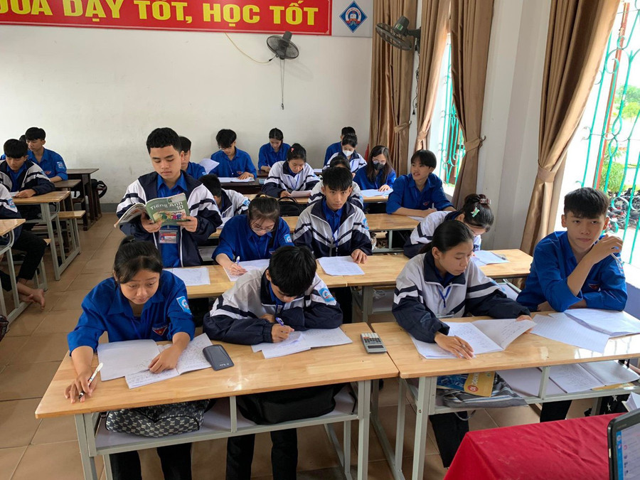 Mạnh được đánh giá là một cậu học trò chăm ngoan ở trường. Mạnh được đánh giá là một cậu học trò chăm ngoan ở trường.