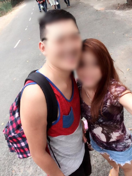 Lý do khiến người vợ trẻ dùng mũ bảo hiểm đánh túi bụi chồng trước mặt con nhỏ - Ảnh 2 Ly do khien nguoi vo tre dung mu bao hiem danh tui bui chong truoc mat con nho - Anh 2