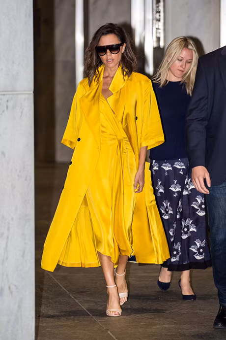 Victoria Beckham quyen ru va tre trung voi toc moi - Anh 3