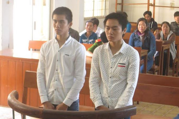 Cướp 300.000 đồng để nhậu, hai đối tượng lãnh án