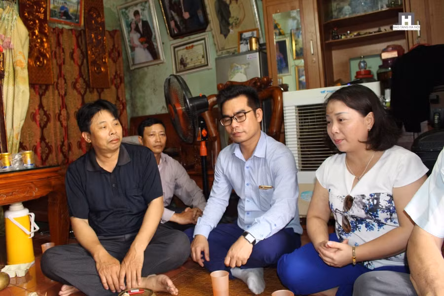 Cán bộ Bảo tàng Hà Nội khảo sát tại nhà ông Nguyễn Văn Tiệm