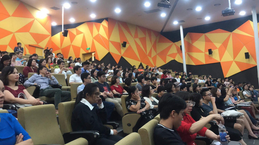 Nhiều phụ huynh quan tâm đến hướng nghiệp cho con