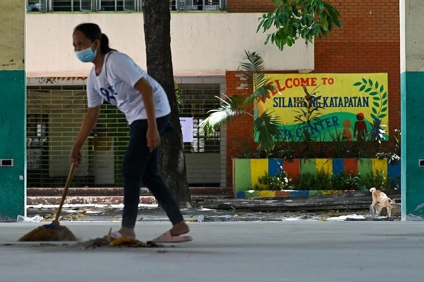 Trường học Philippines vắng lặng vì học sinh học trực tuyến.