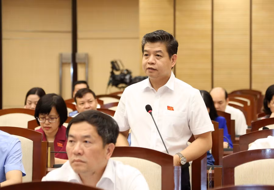 Đại biểu quan tâm nhiều đến công tác cán bộ, quản lý đất đai và triển khai các dự án.