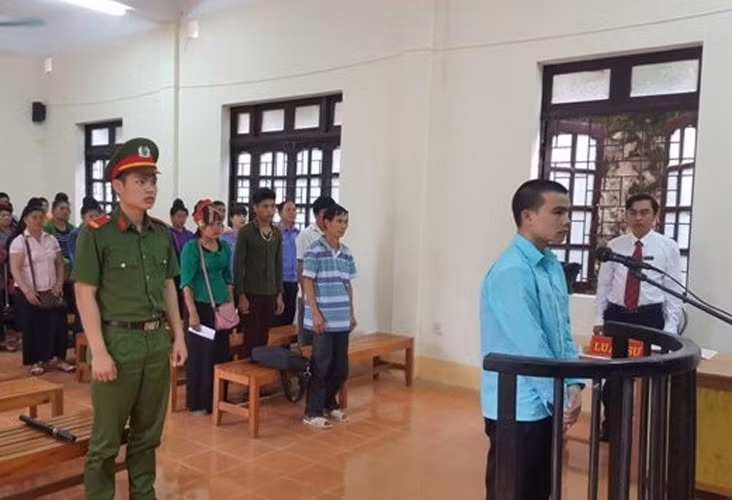 Quàng Văn Quyết trước vành móng ngựa.