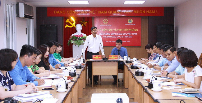 Quang cảnh lễ kí kết hợp tác truyền thông của Báo Giáo dục và Thời đại và Công doàn GDVN giai đoạn 2018 – 2023. Quang cảnh lễ kí kết hợp tác truyền thông của Báo Giáo dục và Thời đại và Công doàn GDVN giai đoạn 2018 – 2023.