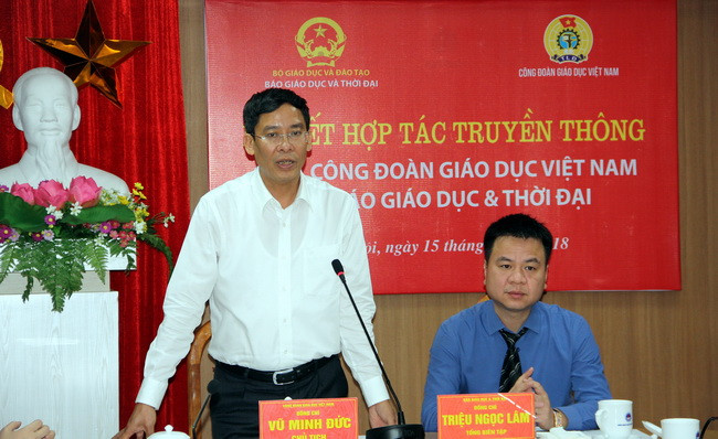 Tiến sĩ Vũ Minh Đức phát biểu tại buổi lễ Tiến sĩ Vũ Minh Đức phát biểu tại buổi lễ