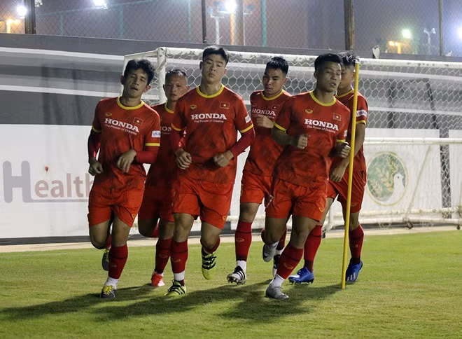 Cầu thủ Việt Nam gặp nhiều khó khăn khi nhiệt độ ở Saudi Arabia lên tới 43 độ C trong khi độ ẩm chỉ 6%.