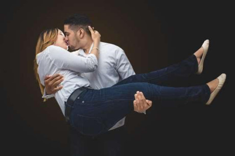 Hàng loạt bệnh nguy hiểm có thể lây truyền qua một nụ hôn - Ảnh 1 Hang loat benh nguy hiem co the lay truyen qua mot nu hon - Anh 1