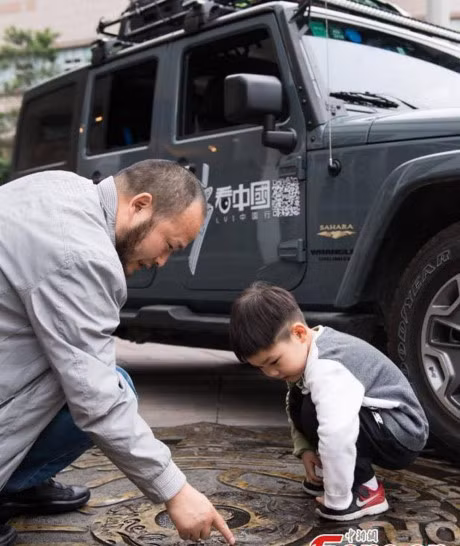 Cha dan con qua 200 thanh pho de day cach yeu thuong - Anh 3