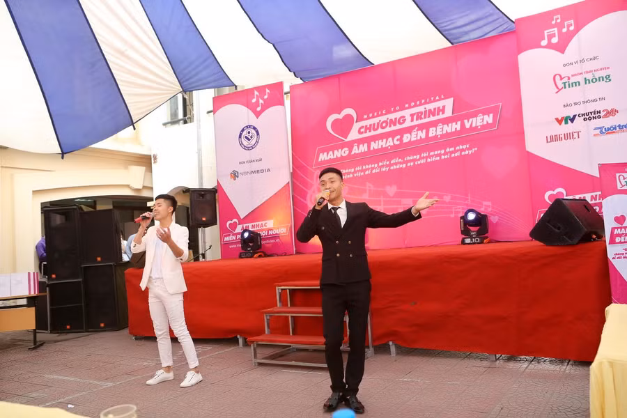 Cặp đôi Lê Tiến – Lê Linh trổ tài kết hợp hai giọng nam – nữ