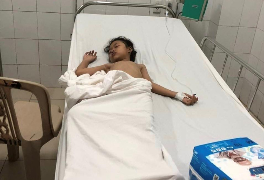 Bác sĩ chấn đoán Yến mắc bệnh viêm màng não cấp và được chuyển vào điều trị tại Bệnh viện TW Huế. Bác sĩ chấn đoán Yến mắc bệnh viêm màng não cấp và được chuyển vào điều trị tại Bệnh viện TW Huế.