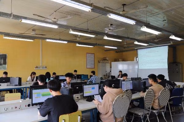 Công tác nâng cao chất lượng đào tạo luôn được Trường Cao đẳng Kỹ thuật Việt - Đức Hà Tĩnh quan tâm với mục tiêu người học đều có việc làm sau tốt nghiệp. Công tác nâng cao chất lượng đào tạo luôn được Trường Cao đẳng Kỹ thuật Việt - Đức Hà Tĩnh quan tâm với mục tiêu người học đều có việc làm sau tốt nghiệp.