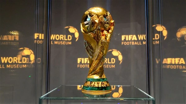 Ý tưởng tổ chức World Cup 2 năm/lần của FIFA đang gây tranh cãi.