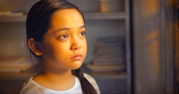 Diễn viên nhí Chu Diệp Anh vai Vân Trang hồi nhỏ.
