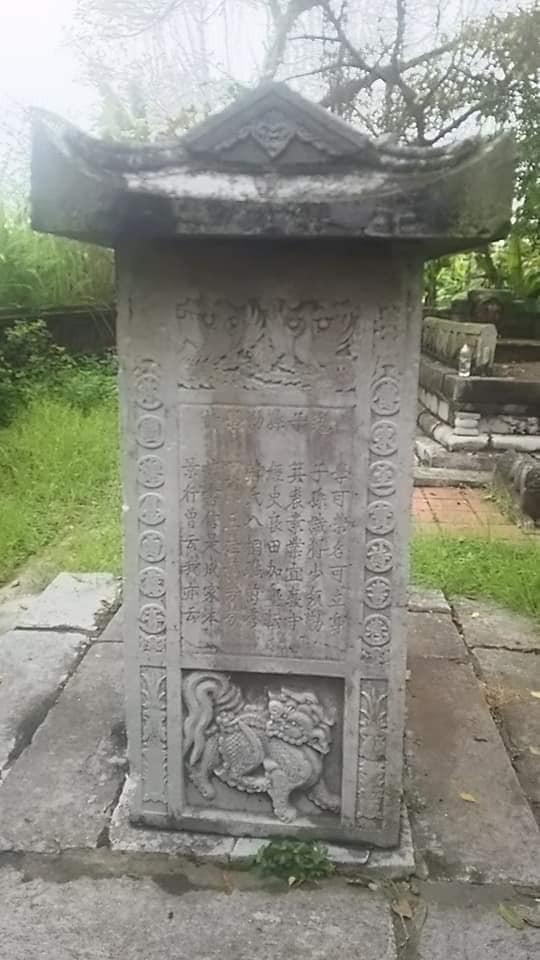 Một trong các tấm văn bia khắc lời răn dạy ở lăng Tiến sĩ Vũ Hồng Lượng