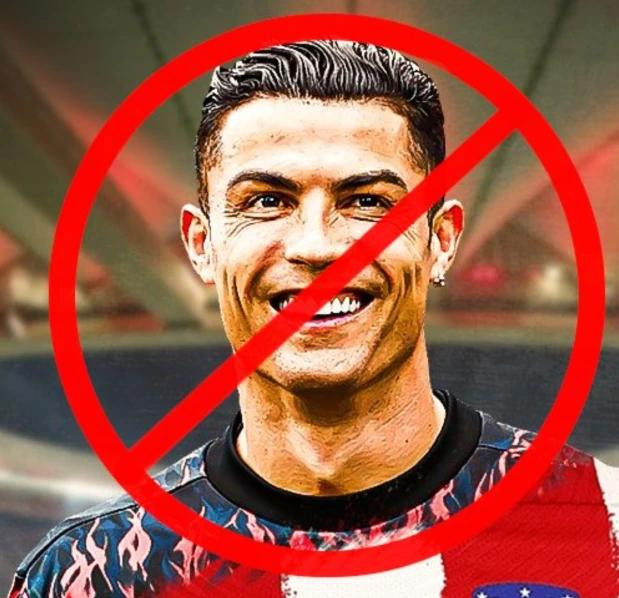 Cổ động viên Atletico Madrid hàm ý ‘cấm chiêu mộ Ronaldo’.